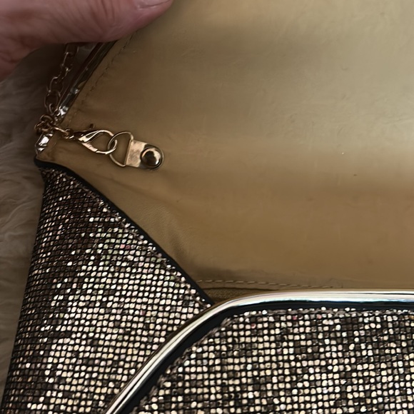 Evening Clutch-gold-with detachable gold chain - Picture 7 of 12